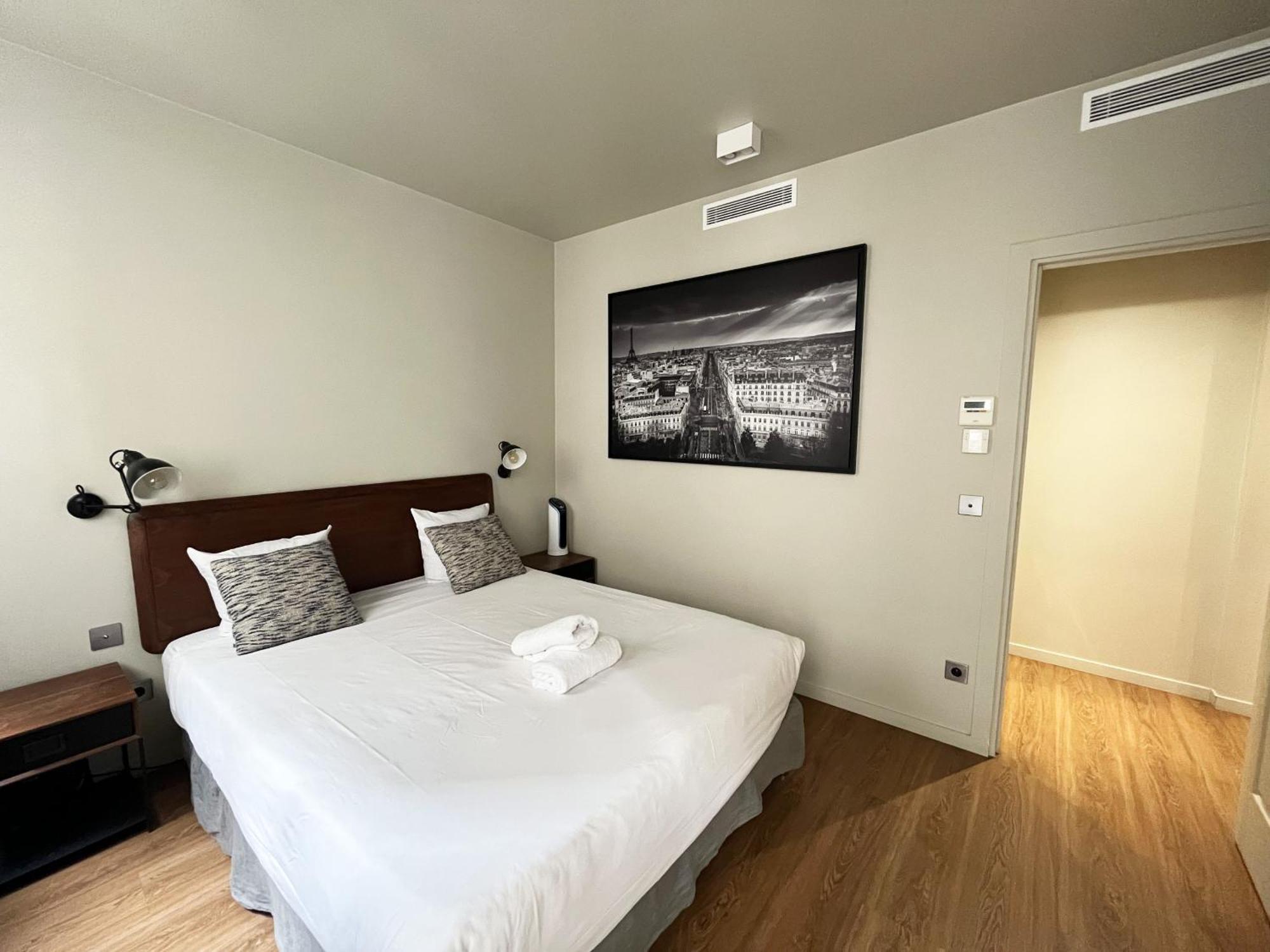 Urban Flat 78 - 3 Bedroom Republique Apartment *